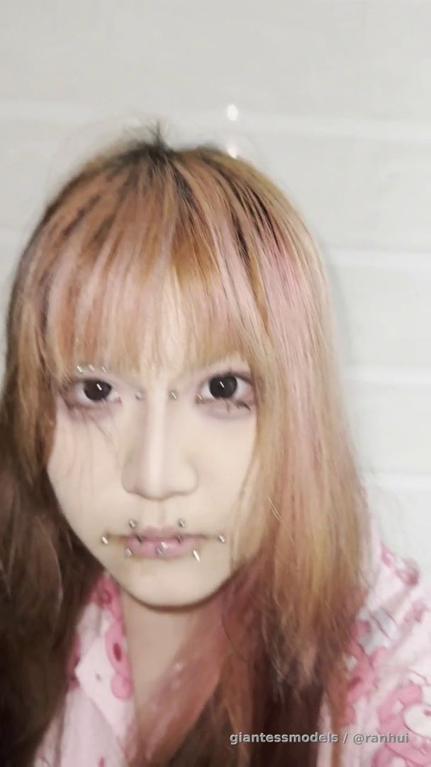 She swallowed 7 cotton swabs, and the last one was tied to a rope and pulled up. In the process, she vomited twice, and both times she vomited out the cotton swab