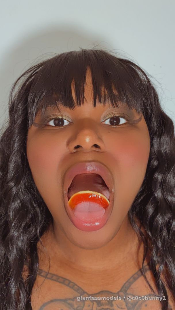 juicy peach rings 👅