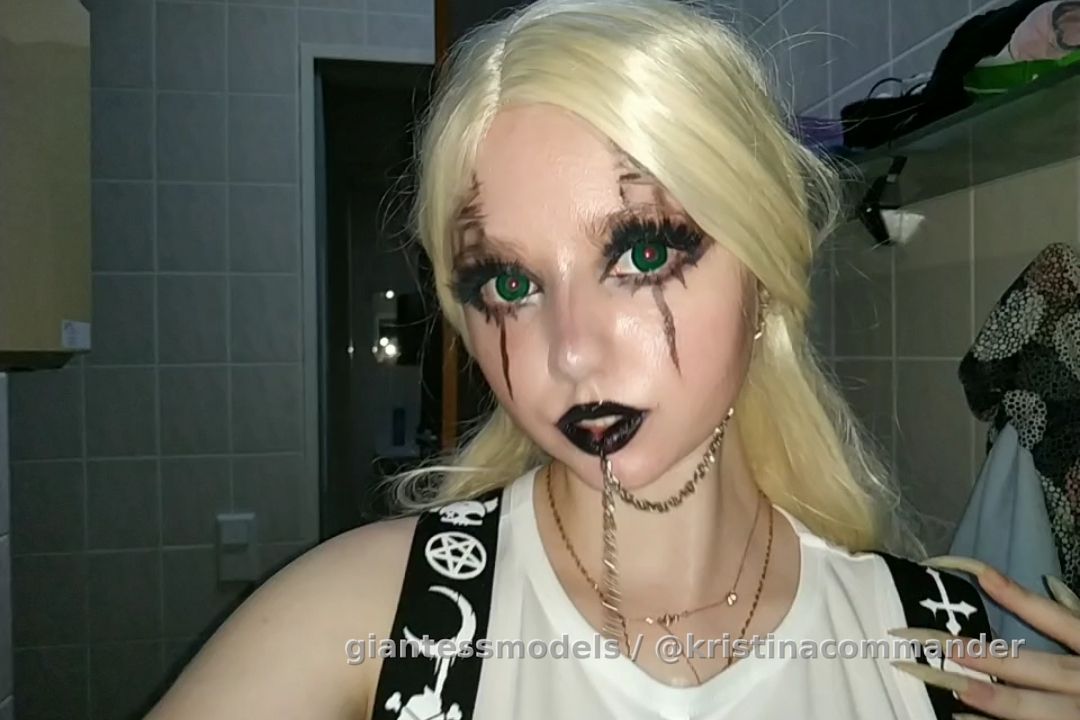 Throat cosplay (video 1 min)