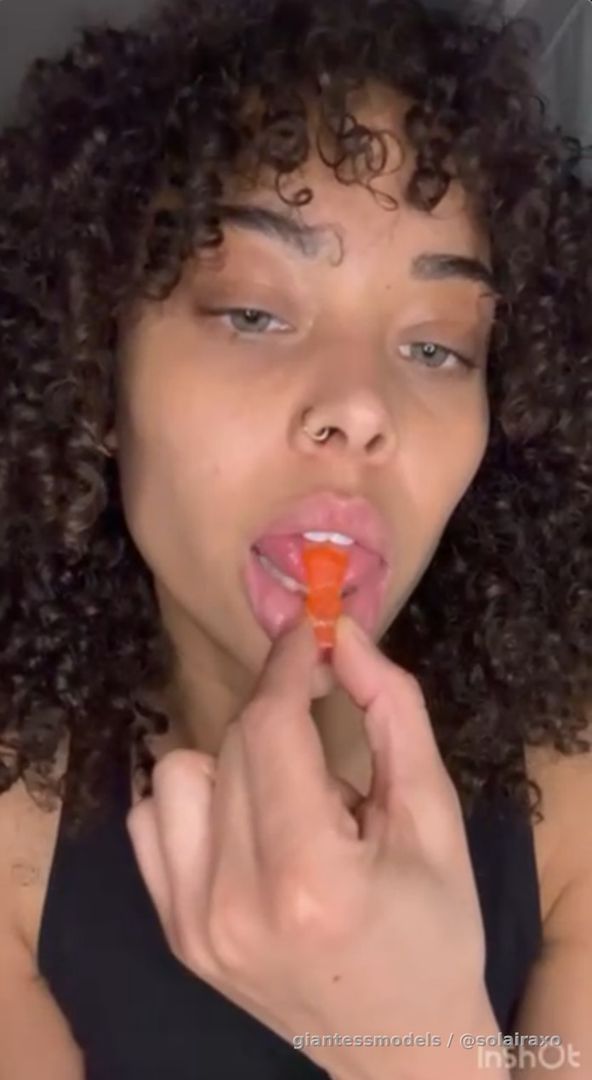 My first gummy vid💞