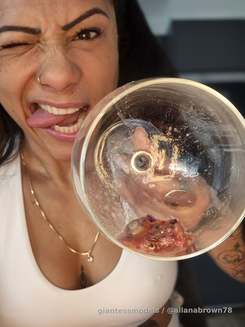Cookie Crunch… or Fish Crunch? 🐟🍪

Today I’m doing a very unusual crunch test… cookies vs fish. I start reviewing the cookies—the texture, the sound, that perfect crispy bite… but then the fish enter the experiment. Now the question is: which one really wins the crunch review? Time to find out… 😏

Full video coming SOON!😝