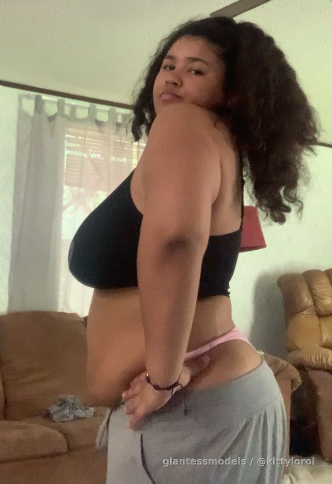 Eating Noodles and showing off my bloated belly.

•DM me for stuffing customs