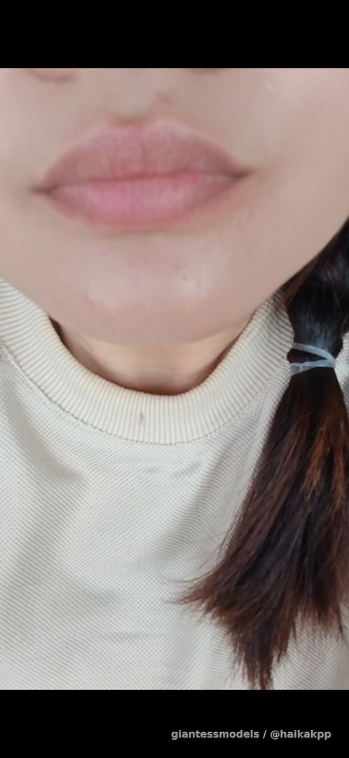 Thai girl chew berger jelly and swallow it 