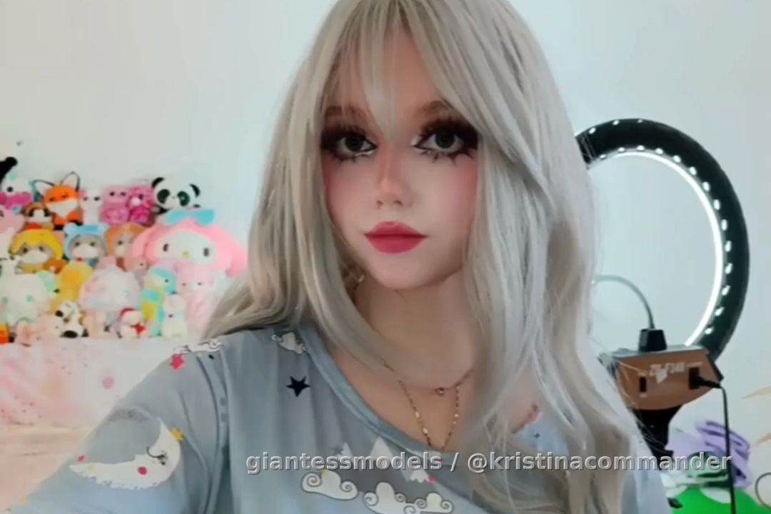 Cosplay throat (video 1 min) 