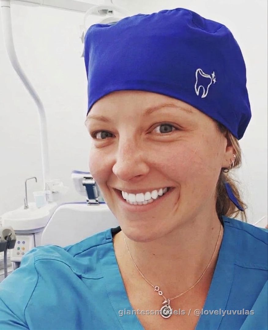 28 yrs Cool Dentist & Pole dancer! 👸🏼
Showing off her Perfect natural Teeth, inside mouth and BIG Throat! Tongue & Uvula, neck & heartbeat and belly.
Couple of Amazing videos of devouring sushi, mango, raspberry,ice cream, chocolate with open mouth+ drinking water and gulping dow ice cream!
Special video: She devoured a whole cup cake in one bite!!
One of the biggest and nicest mouth Ever 💯 Absolute giantess mouth & throat!