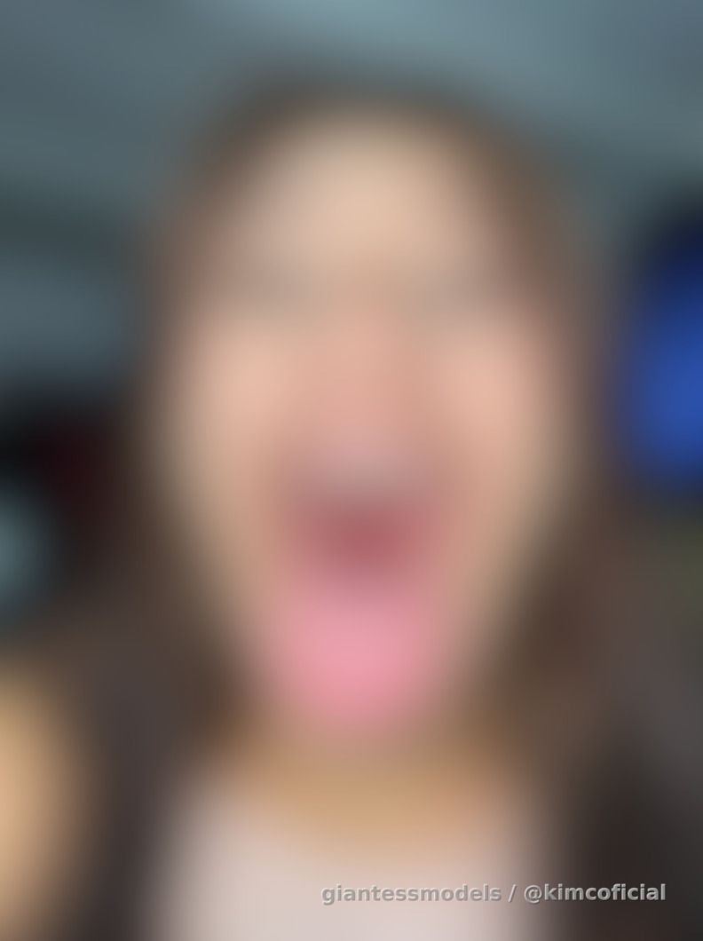 5 Photos of my mouth👅