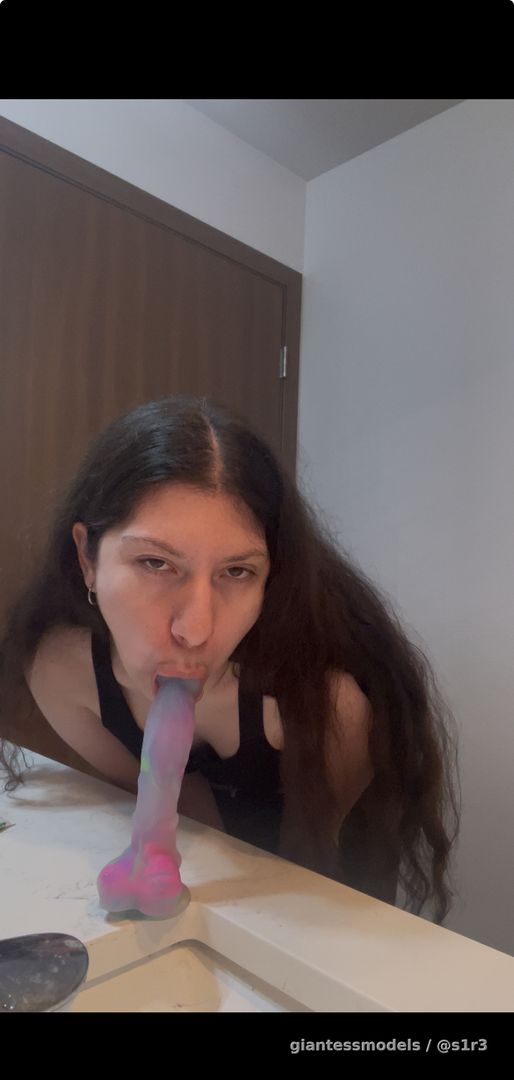 Just above 3 min DILDO SUCKING with drippppp hehe! 