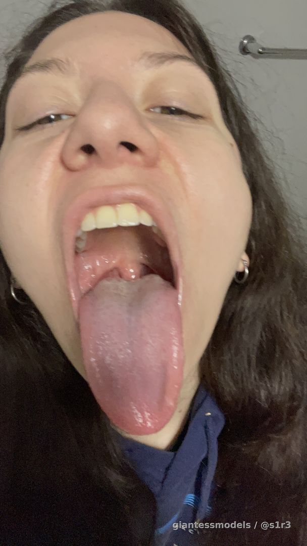 100 PICS! BOOTY BOOB TONGUE! 
