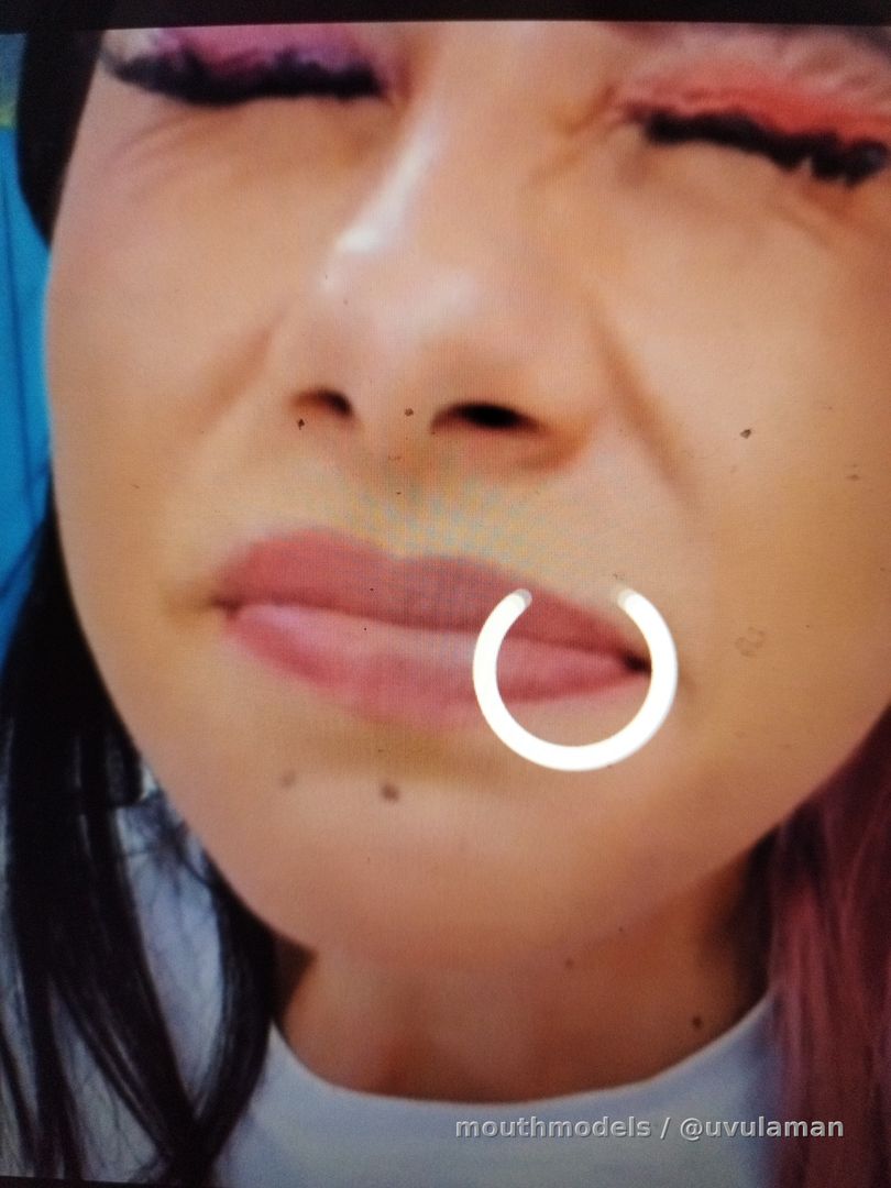 ONE OF THE BEST. E-GIRL swallow painfully hotdog and strawberry VERY BIG FILE
#uvula #giantessvore #mouthfetish #fetish #openthroat #uvulafetish #uvulaplay #hotdogswallow #nochewing #openmouth