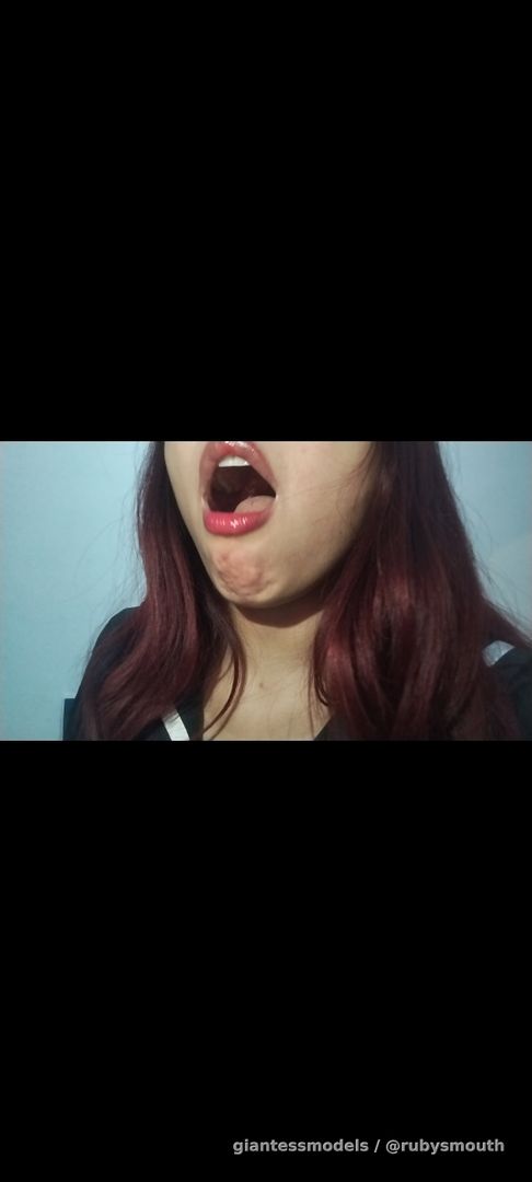 If you like your burps really loud, this video is for you.
In this video I burp several times and very loud 💗.
If you liked the video, I make custom videos burping 💗

Instagram: Rubysmouth 