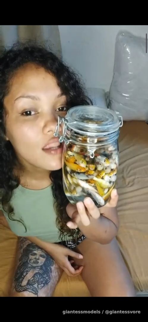 This beauty latina girl swallow whole enormously big fish ! 