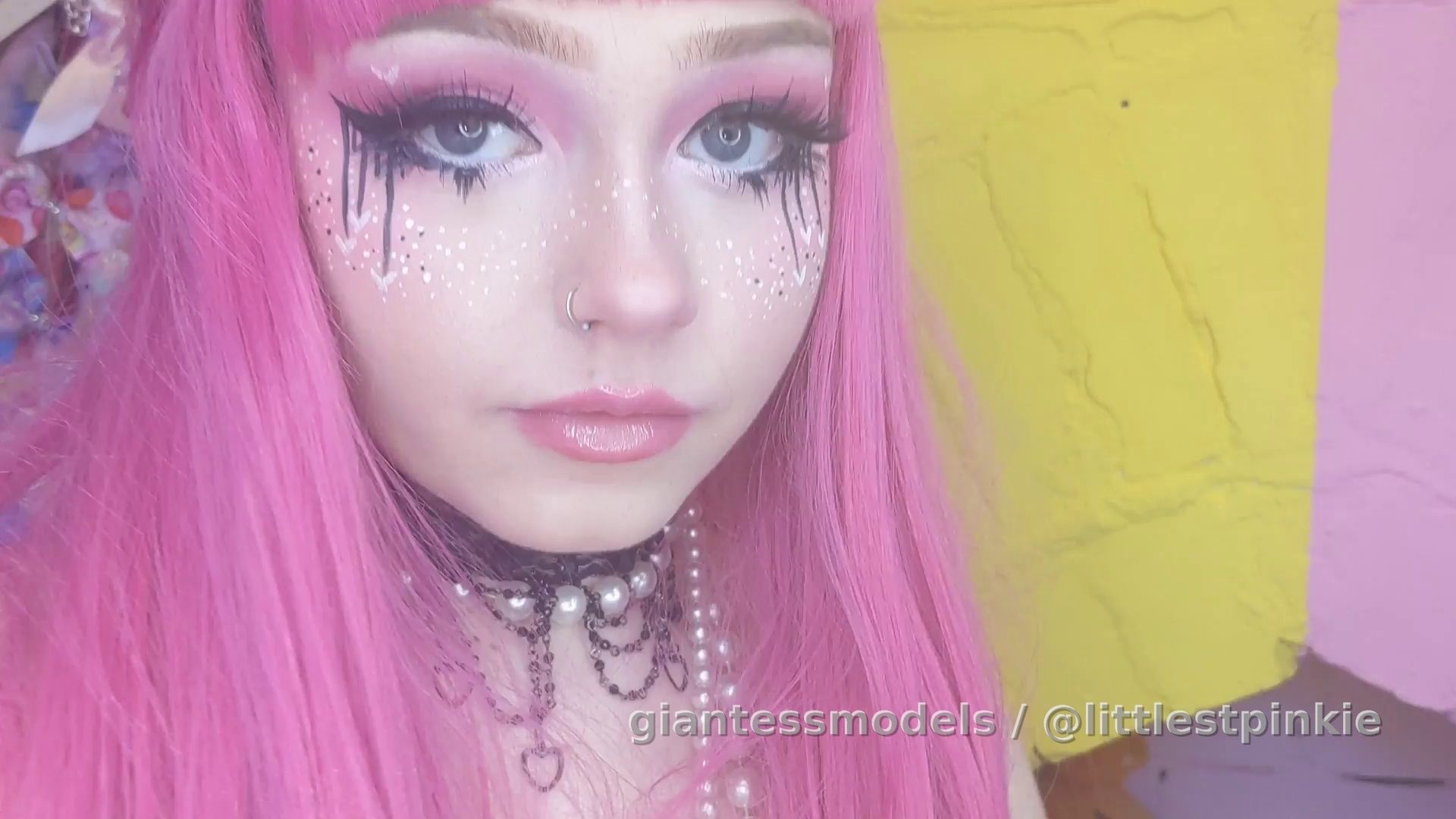 my pink throat and tongue👅