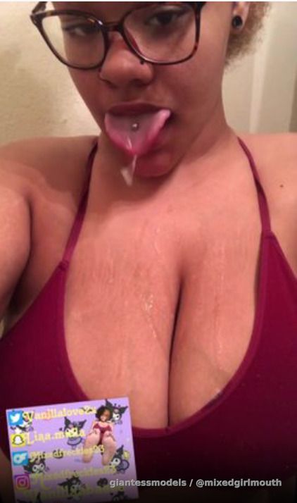 Sloppy tongue with cleavage 🥵