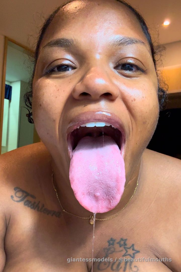 Sunniebigsmouth huge tongue