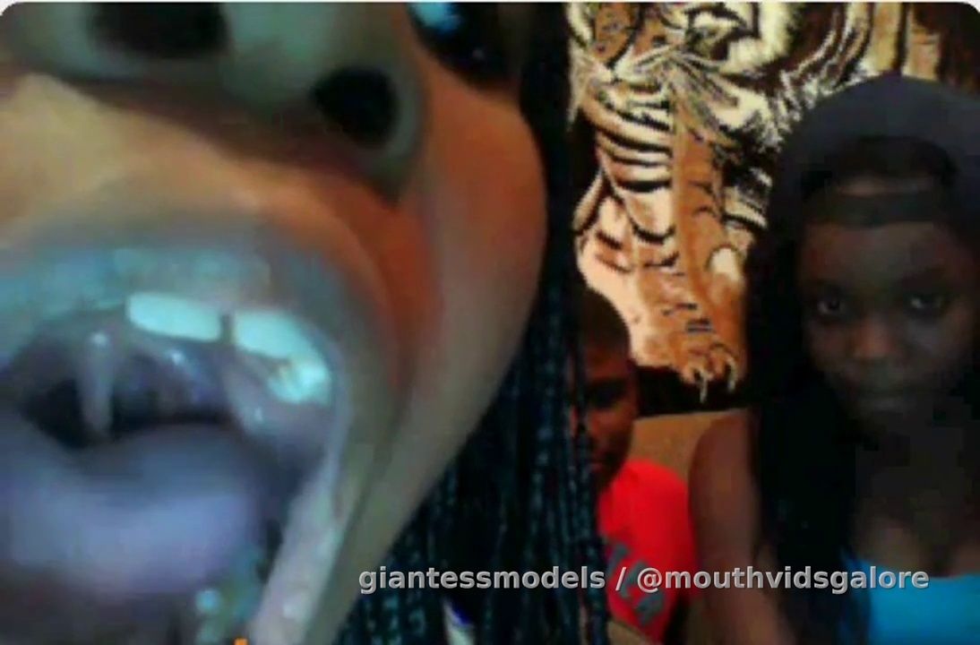 Old Omegle Video 122-Closeup and Far View Tour