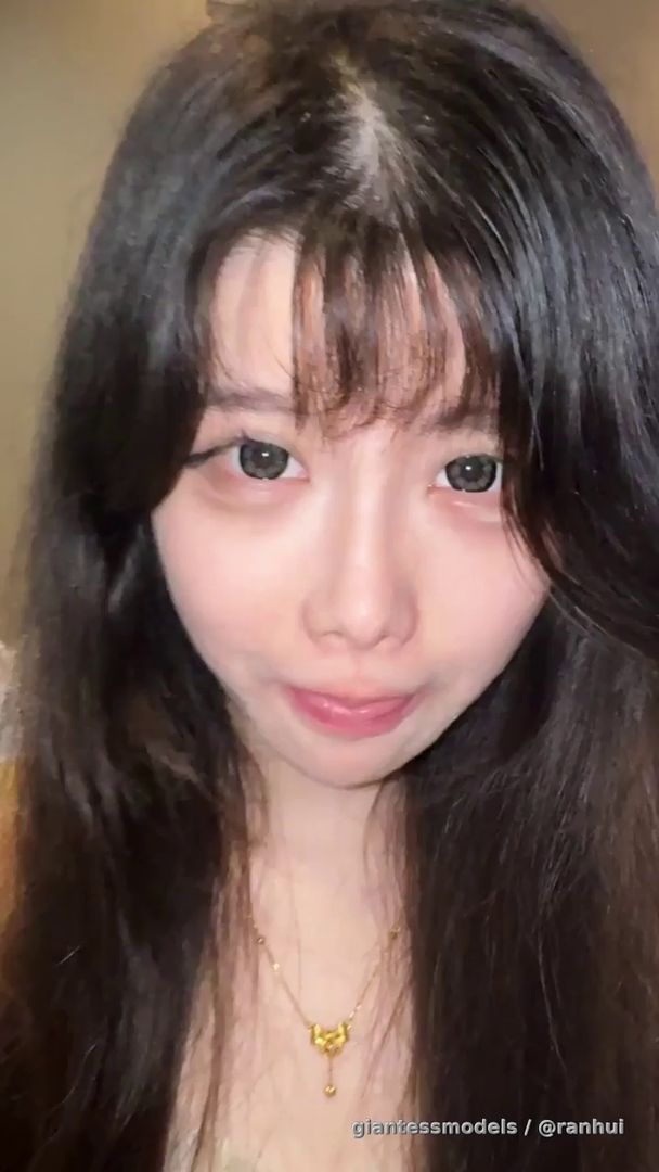 I'm back. I've been a bit busy recently Post a video of my friend retching