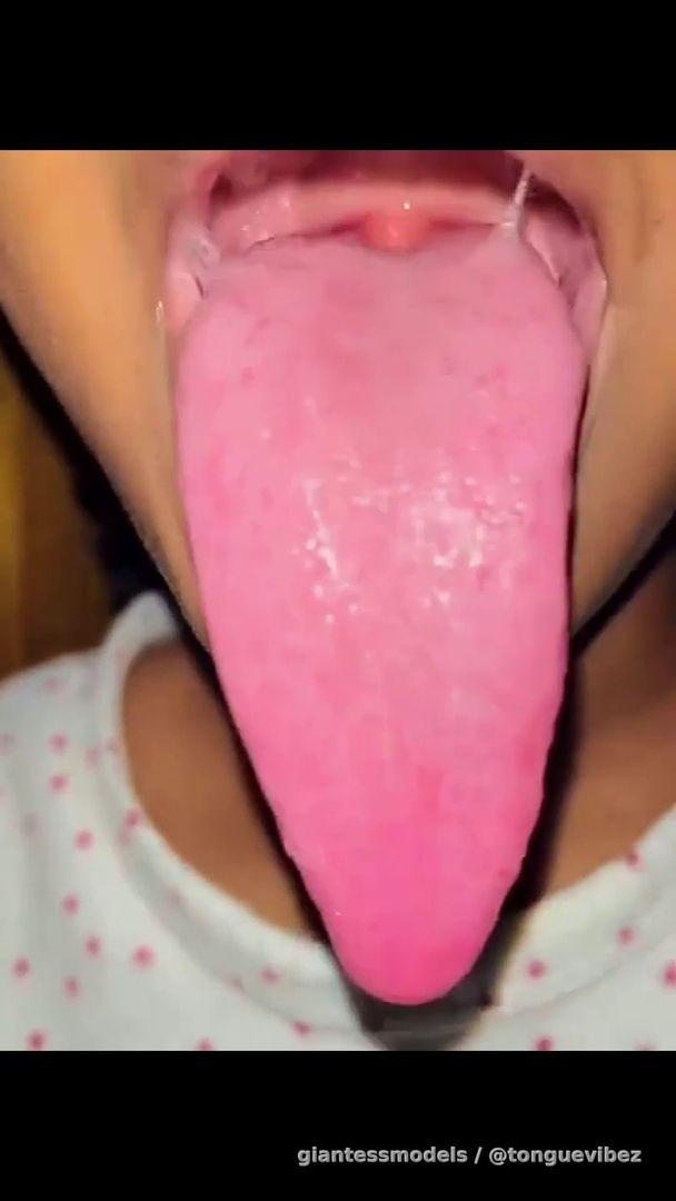 WOW Incredible Long Drooling Tongue + Open Mouth Super HUGE Uvula Viewz 