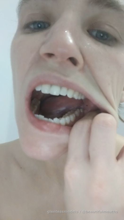 Bathtime mouth inspection