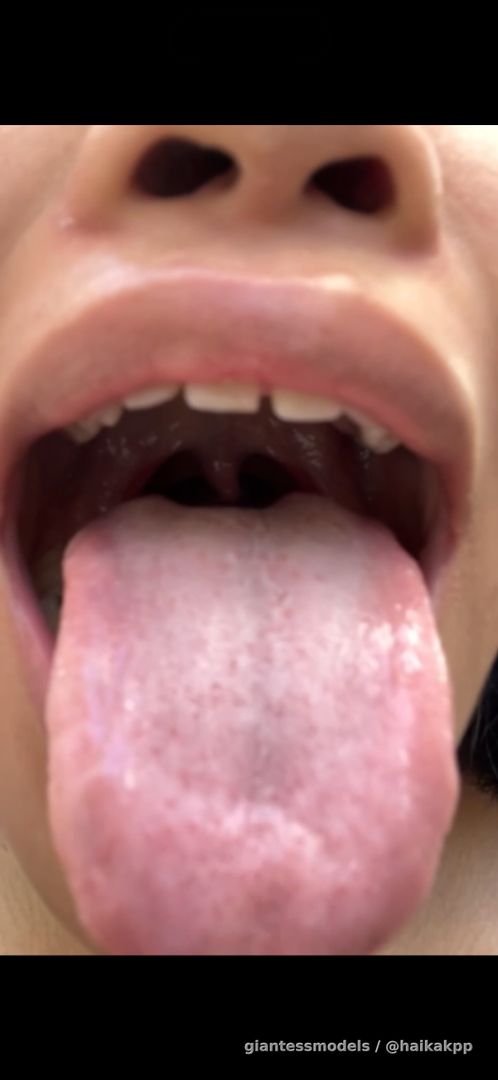 Chubby girl show her mouth ( no face ) 
