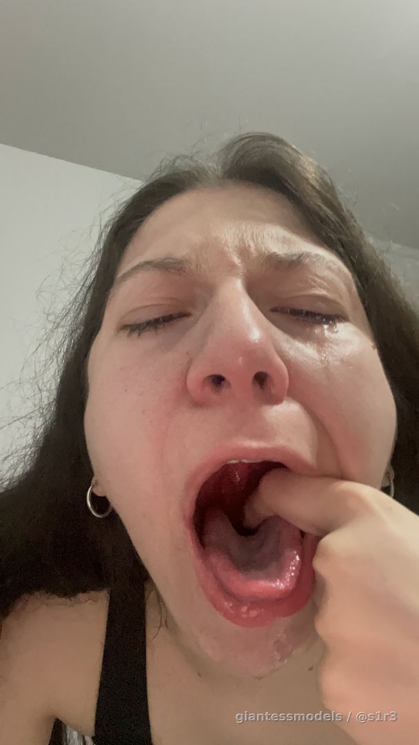 3 min vomit vid by finger gagging!!! Hehe