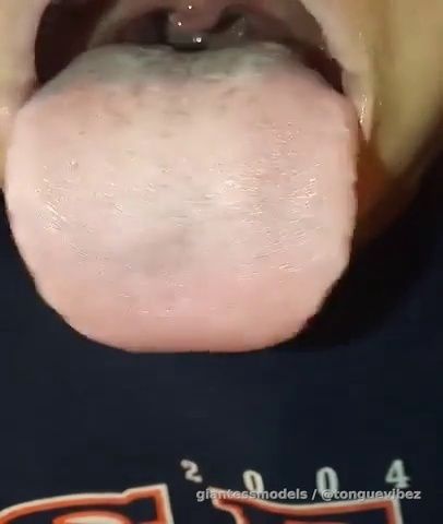 uicyy Up Close Crazyy Tongue Moves + Sloppy Drooling Lipss Viewz