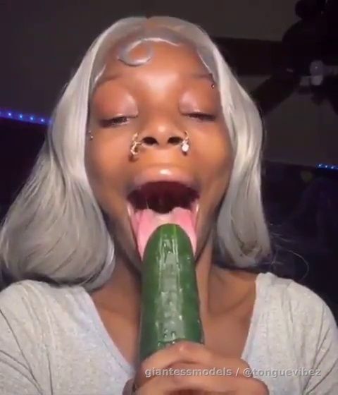 Juicyy Lipss Sloppy Mouth + Wide Mouth Sucking Uvula Viewz 