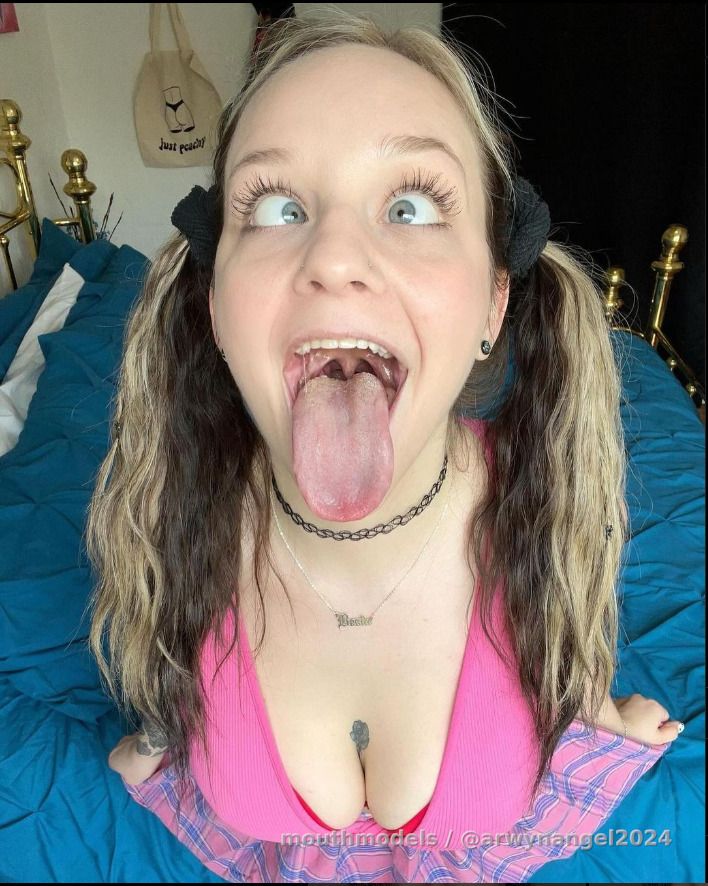 https://www.instagram.com/sophiasunof/

