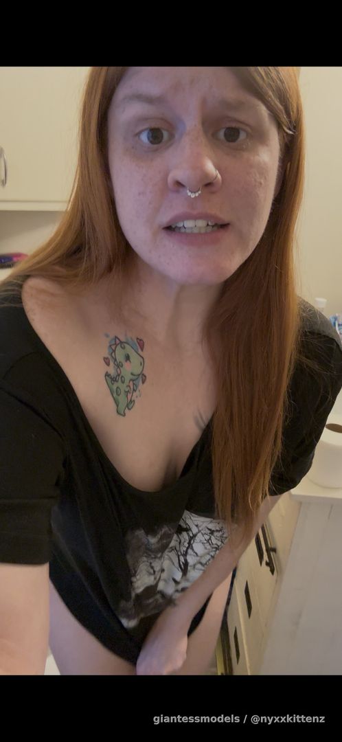 💧oh boy, did I need to pee! Watch me squirm and then finally release a nice long stream.💧