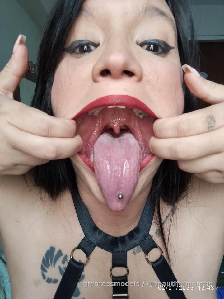 Mouth and uvula show