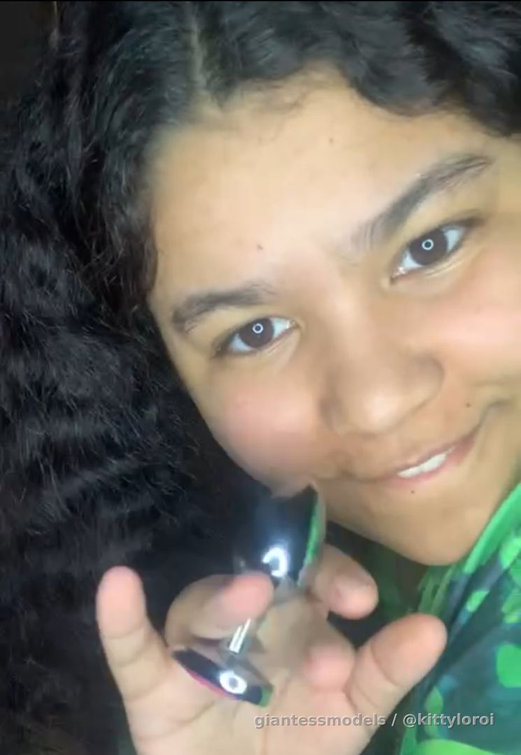 Up close shit of my asshole while I shit, then watch me put in my buttplug after~(FULL VIEW PUSSY AND ASSHOLE)