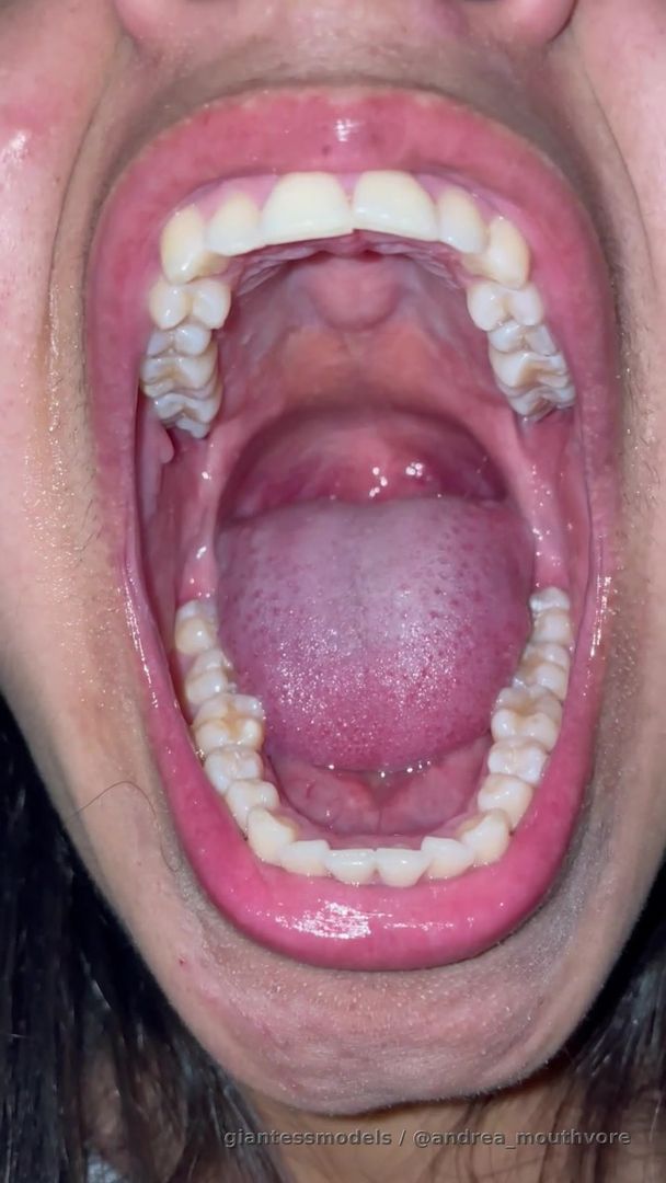 Hello guys, enjoy my beautiful and big mouth 😝