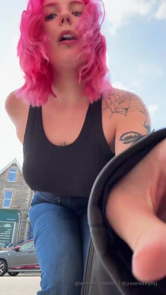 Your fav goth bitch