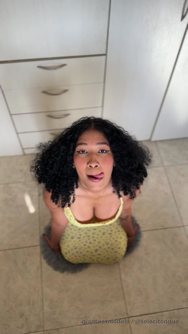 Don't be afraid, don't be dizzy. If you fall here, you'll be safe in my stomach. I'm your giant, and I'll be waiting for you here.👅
- Dm for custom babies💋