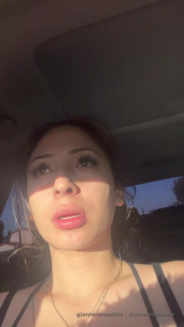 Dirty tounge😍 look how coated my tounge is😍