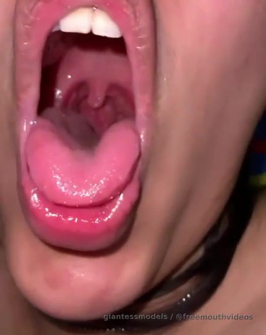Thai girl gag reflex 