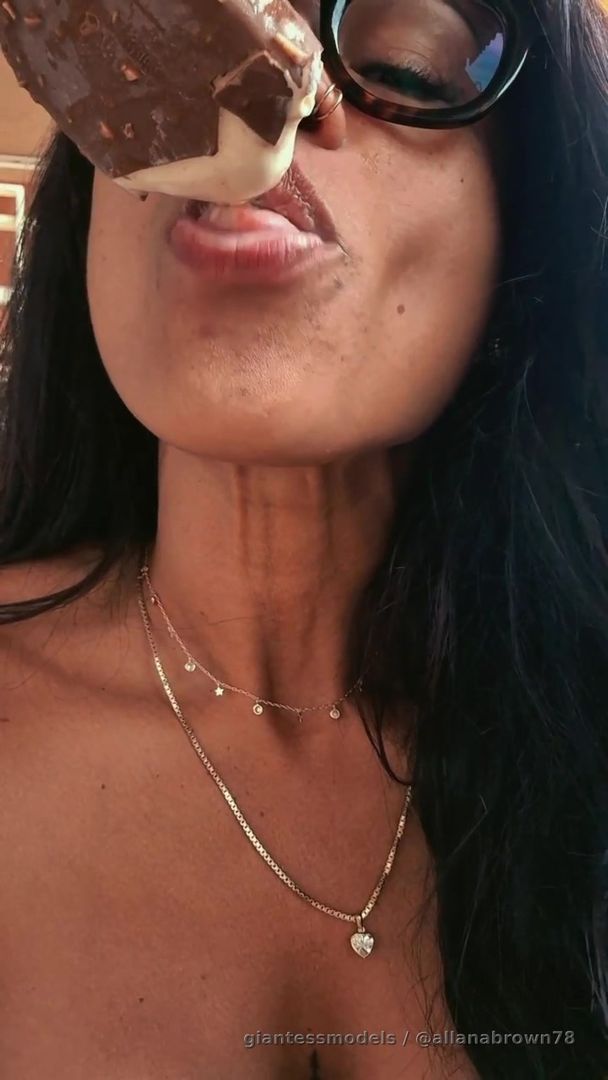 Summer is here! Time for an ice cream 💋🍧🌞 