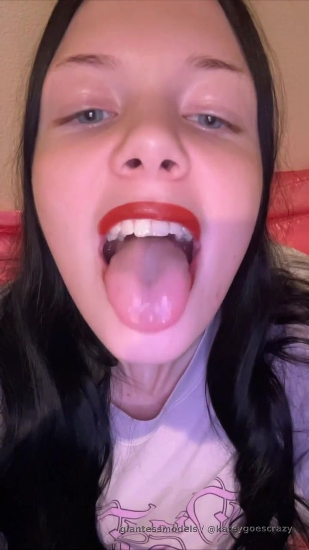 Me in Redlipstick! as I ask the Tiny called David to fuck me while I stick my tongue out and show my throat. A perfect quick video for a JOI jerkoff. As I sniff my lips!