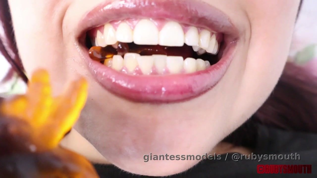 So you'll fall into my trap, tiny one.
You're very unlucky, accept your fate and feed your goddess.

Watch me swallow everything from small to large gummies.
I'll decide when you'll end up inside my stomach.

Camera professional 4k