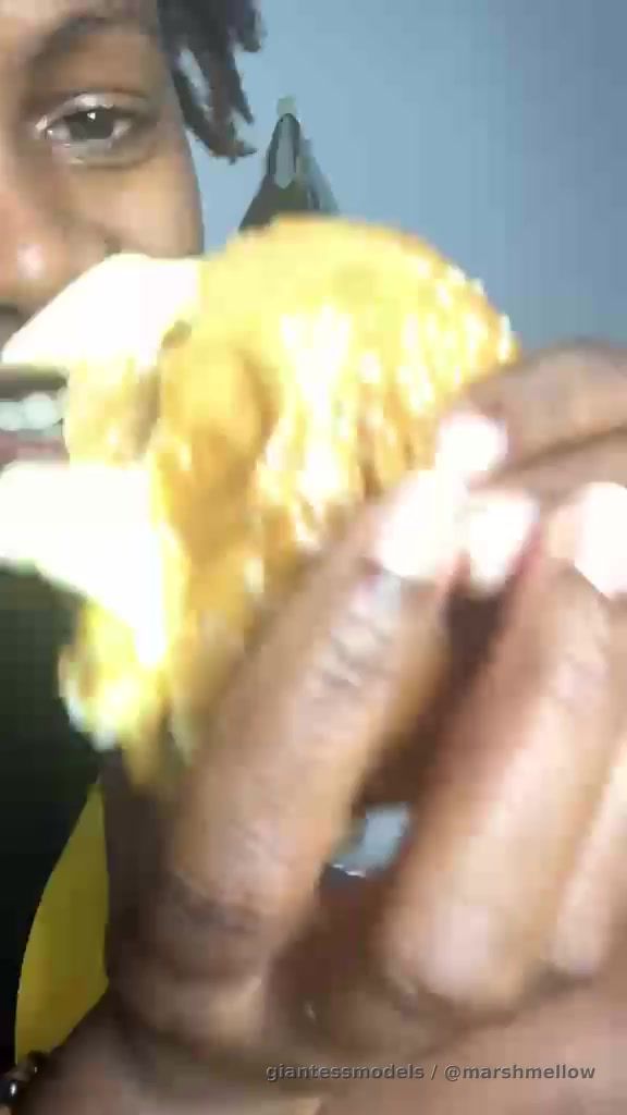 Burger 🍔 vore with my juicy mouth 👄 and sexy uvula 😜
