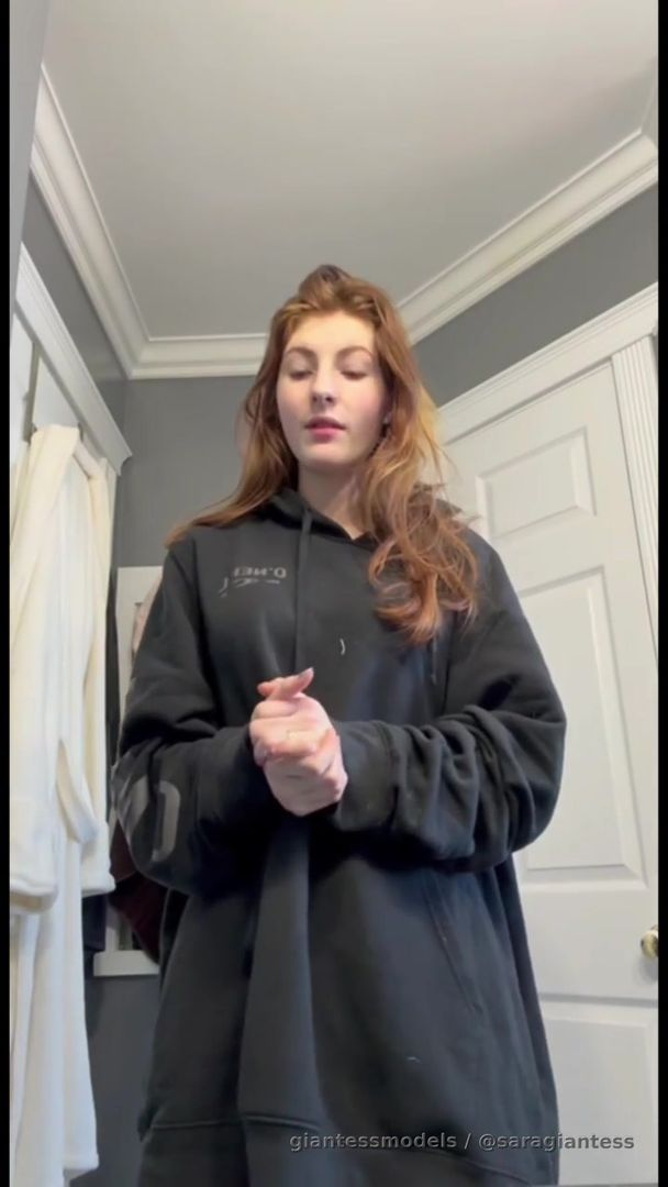 Giantess Sara talks about her rival infront of her fav tiny and eventually strips naked infront and shows her elegant beautiful body