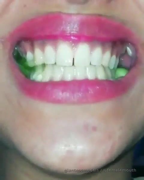 FREE Pretty mouth chewing + slow mo version!