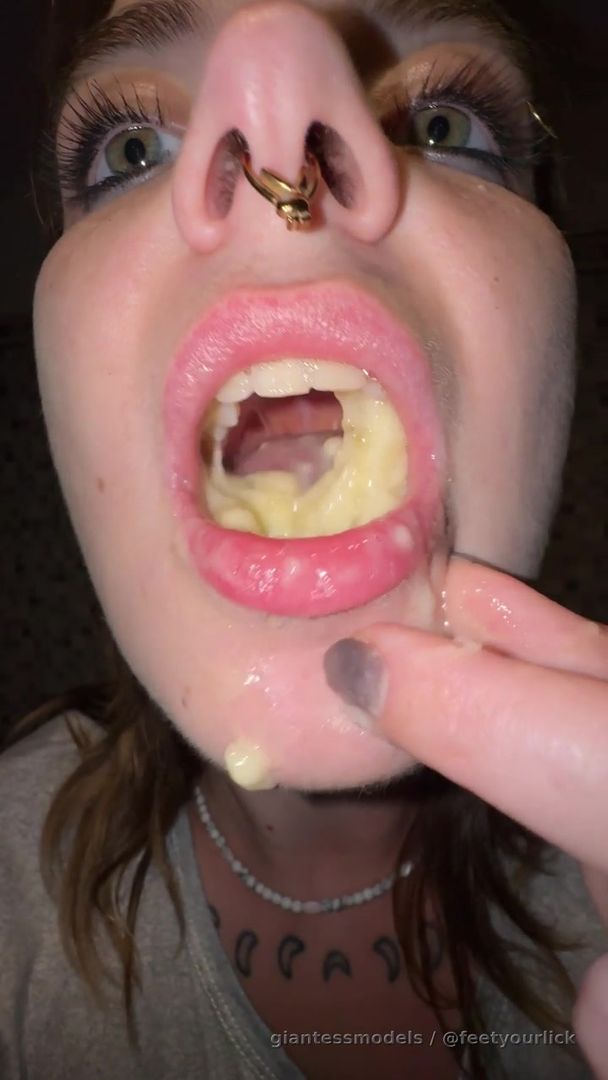 Sexy and slow banana vore 🍌