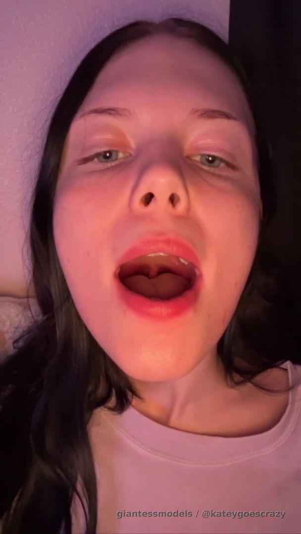 A minute of me flexing my throat with my full face visible as I do AAA. You can see my tonsils and my uvula clearly