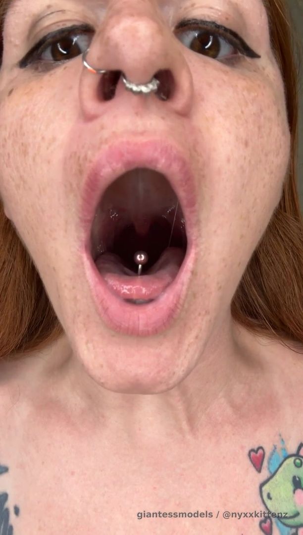 ✨A brilliant view of my mouth and throat✨