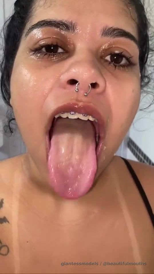 Latina saliva mouth show