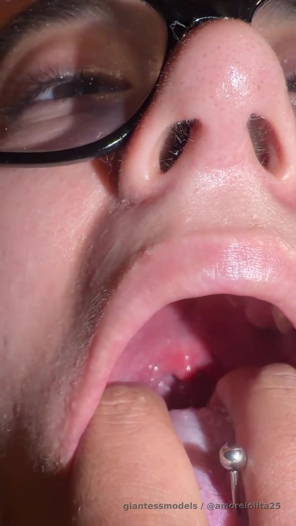 FINGERS PLAYNG WITH MY VOCAL CHORDS