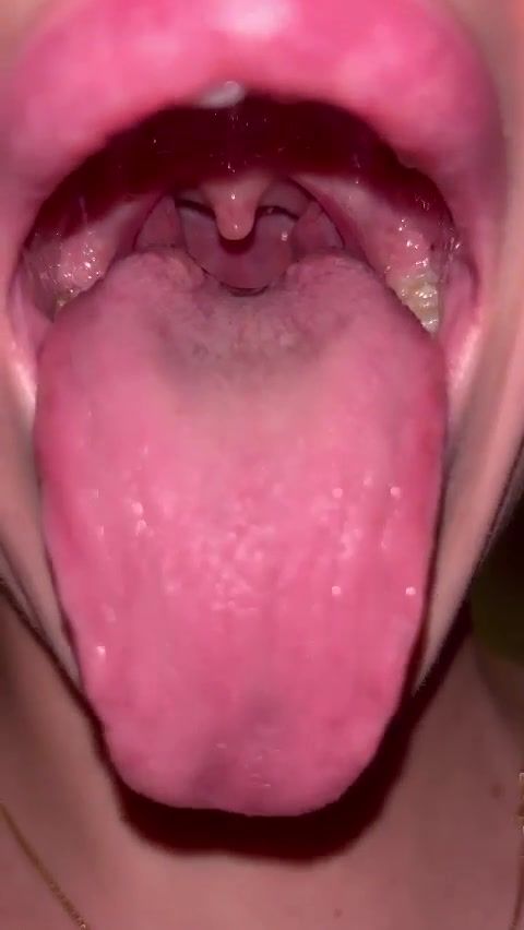 23 y/o italian girl uvula