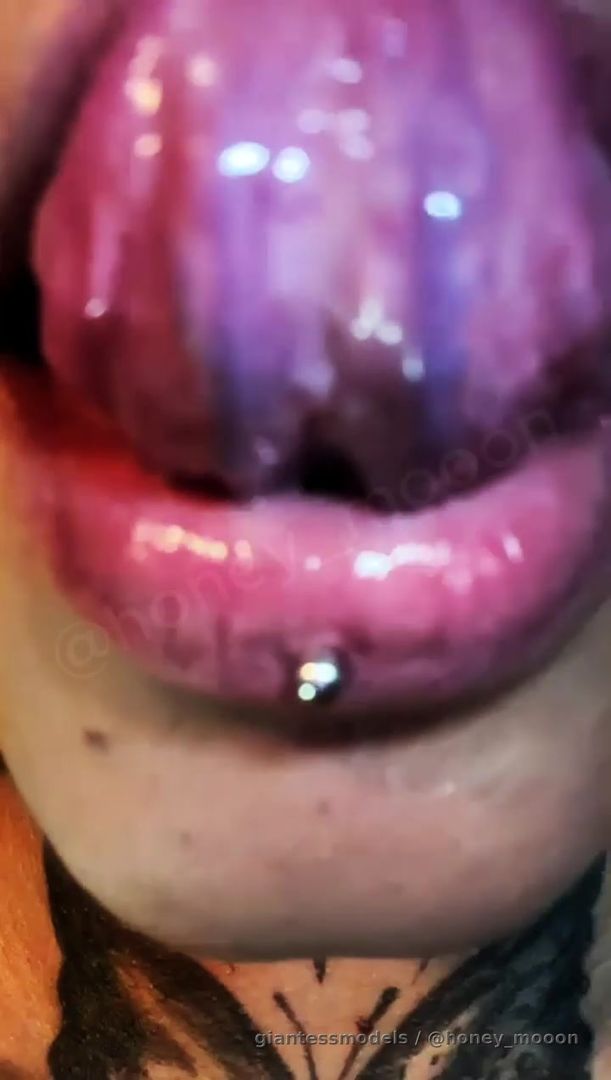 Sneak peek into my naughty world 🌟! I've been playing around with Snapchat, teasing the cam with my mouth and tongue 🤤, and I just can't get enough 💋. Watch as I get up close and personal with the lens and tempting you with my lips 🍑. It's a taste of what's to come, ¡un anticipo de lo que está por venir! 🎉. Stay tuned for more exclusive content, and don't forget to follow me for updates, ¡ofertas especiales!, and behind-the-scenes fun 📣. #SnapchatTease #MouthAndTongue #NaughtyFun