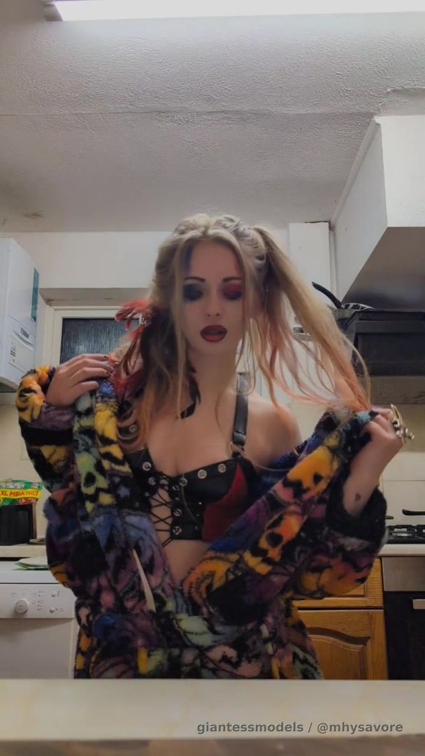 So for Valentine's day I will do a treat of two fish.... Of you know what I'm sayin'

Two down in one in this outfit, cute panties and huge belly show off and burps after

Get ya orders in everybody my PayPal is ljvixen@gmail.com price is £44 GBP I'll be selling here too after !

Will answer all dms in the morning 🌄 
