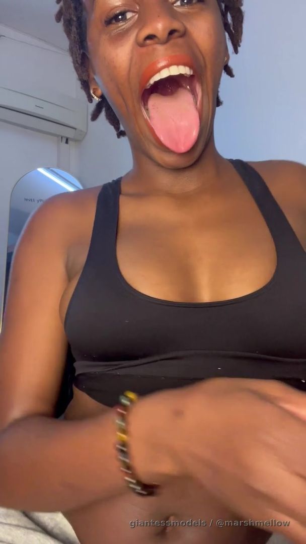 I send some exotic fruits down my throat 🥵🍎 🥭🥝🍌 